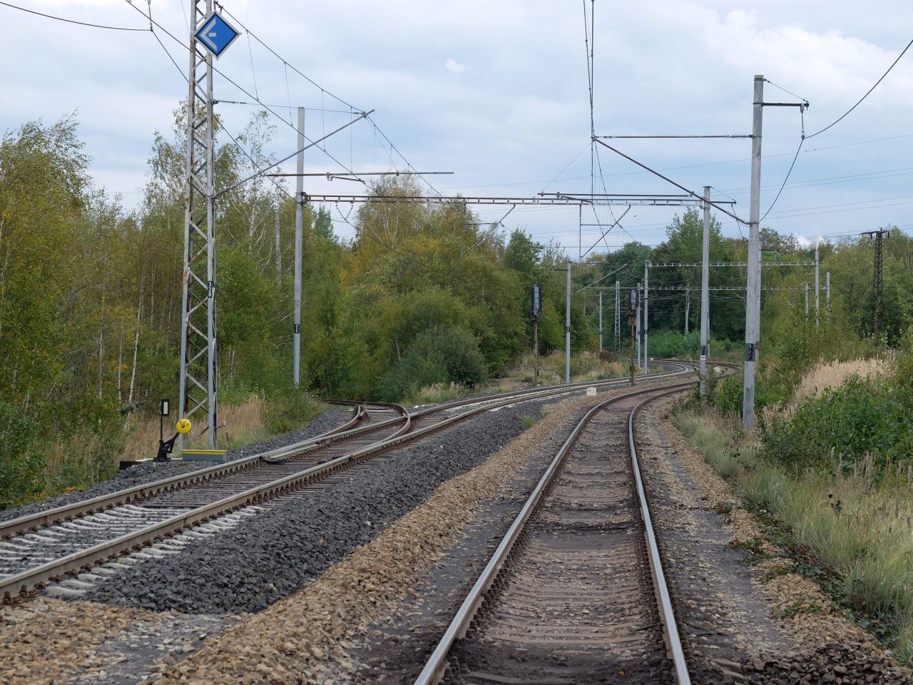 dvoukolejka od EPRU, vlevo odboka k bv. ndr. Prunov 