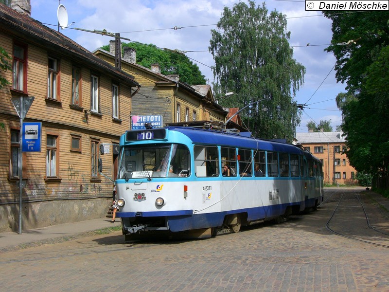 T3A-Doppeltraktion 4-2321 + 4-2322 an der Haltestelle Vienības gatve/Bērnu slimnīca.