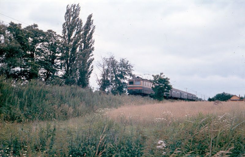 141 (mon 022 i 011) , Os HK-Pardubice, pobl dnenho HyperTesca, lto 1993