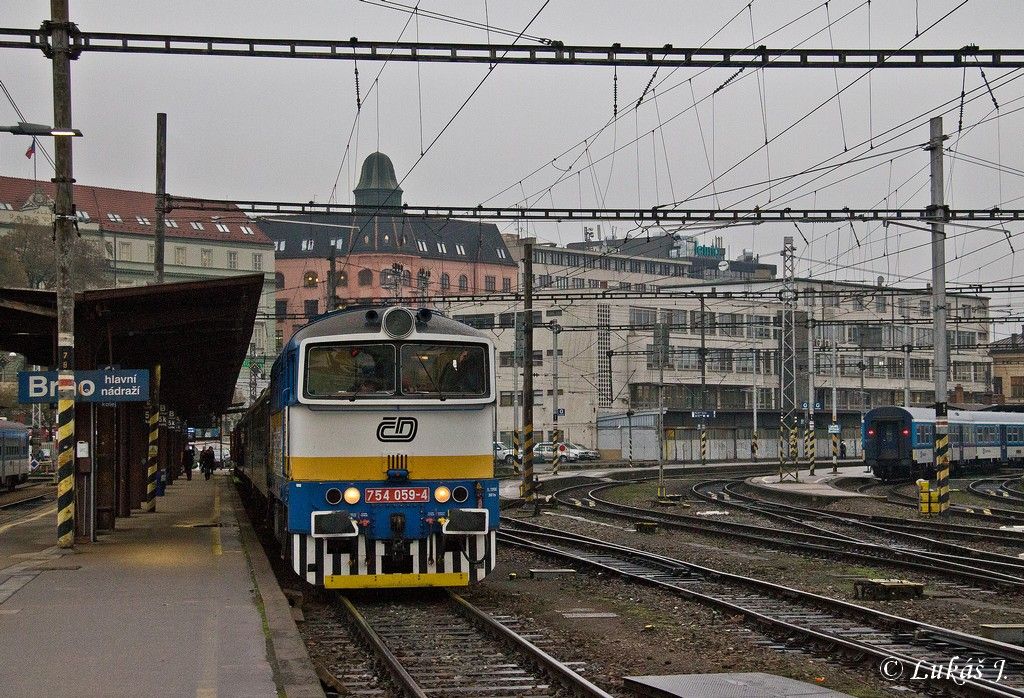 754.059 s R 660 Bezdrev, Brno hl.n., 21.12.2015 