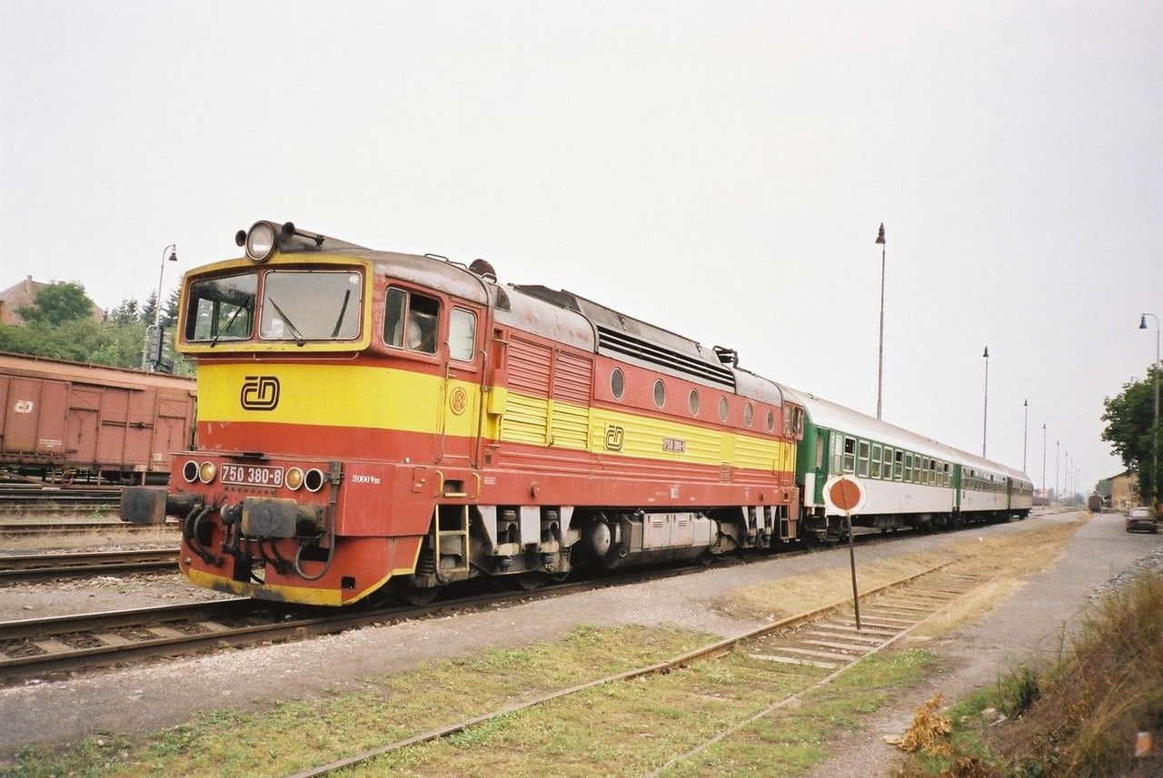 750.380 vykv na odjezd v Sp 1895 do Prahy Mas.n. v st. Rakovnk 16.7.2002