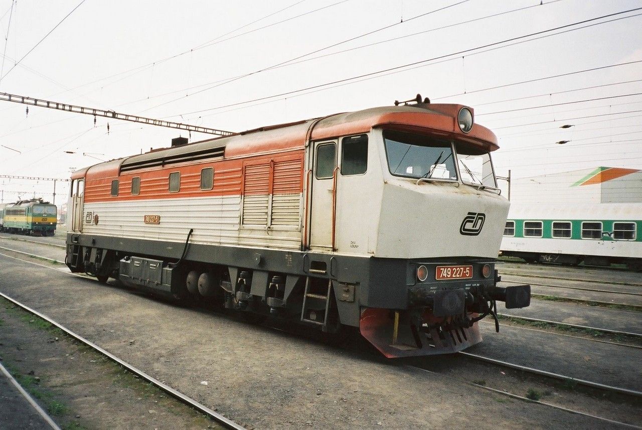 Zamraen 749.227 ek na odjezd v Lv v st. Chomutov 31.8.2002