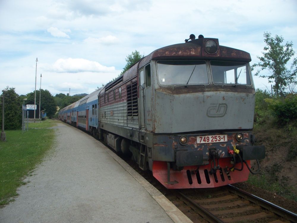 749 253-1 Po nad Szavou (15.6.2013) - Os 9064