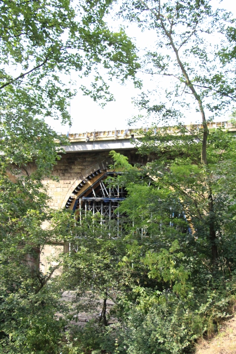 zaskruen kritick oblouk na most Vmola