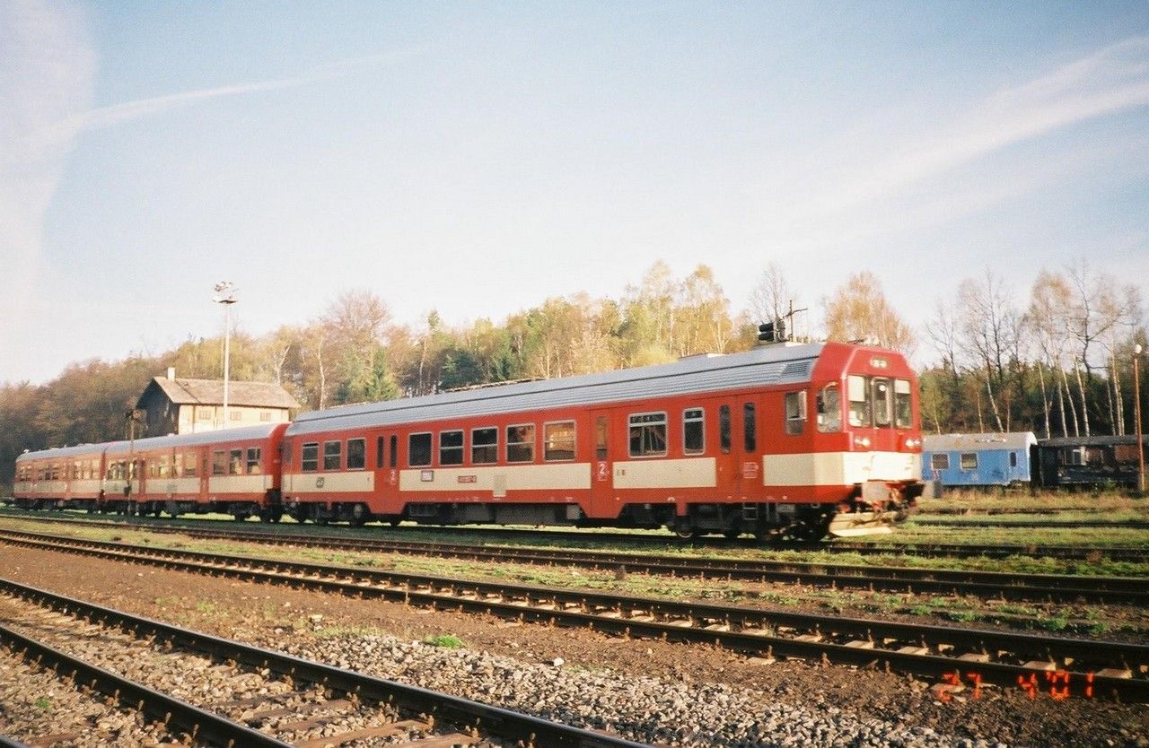 843.007 odjd v R 831 z Karl. Var do Prahy hl.n. ze st. Lun u Rak. 27.4.2001