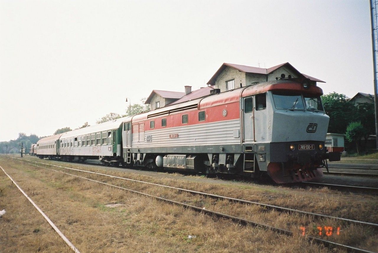 749.130 v R 830 z Prahy hl.n. do Karl. Var dol.n. v st Lun u Rak. 7.7.2001