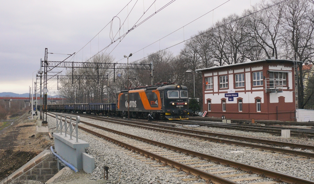 Kodzko Gwne : 182 111-5 vjd s 36 vozovm nkladnm vlakem od Wroclawy 