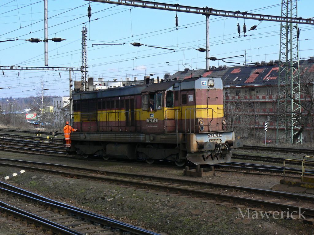 742 033-4