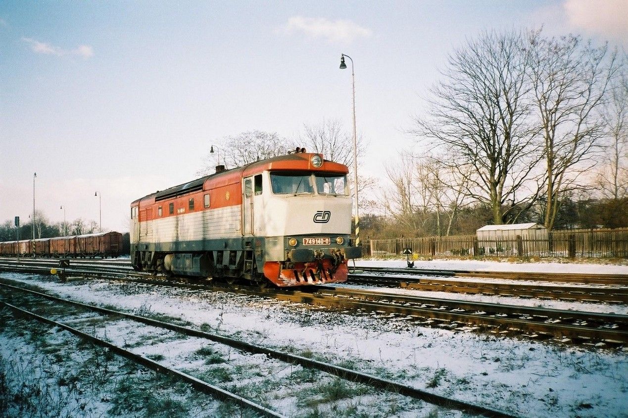 749.140 pi posunu v rakovnick stanici 13.12.2001