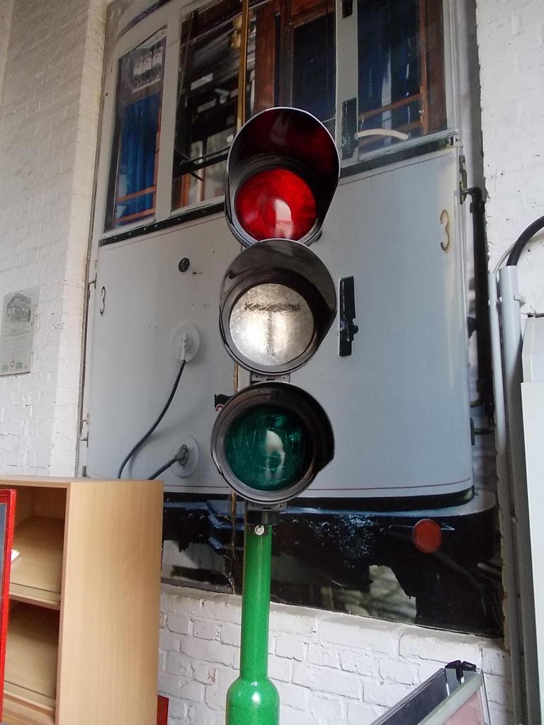 Tento semafor se pouval pro odbavovn tramvaj na njakm vytenm mst