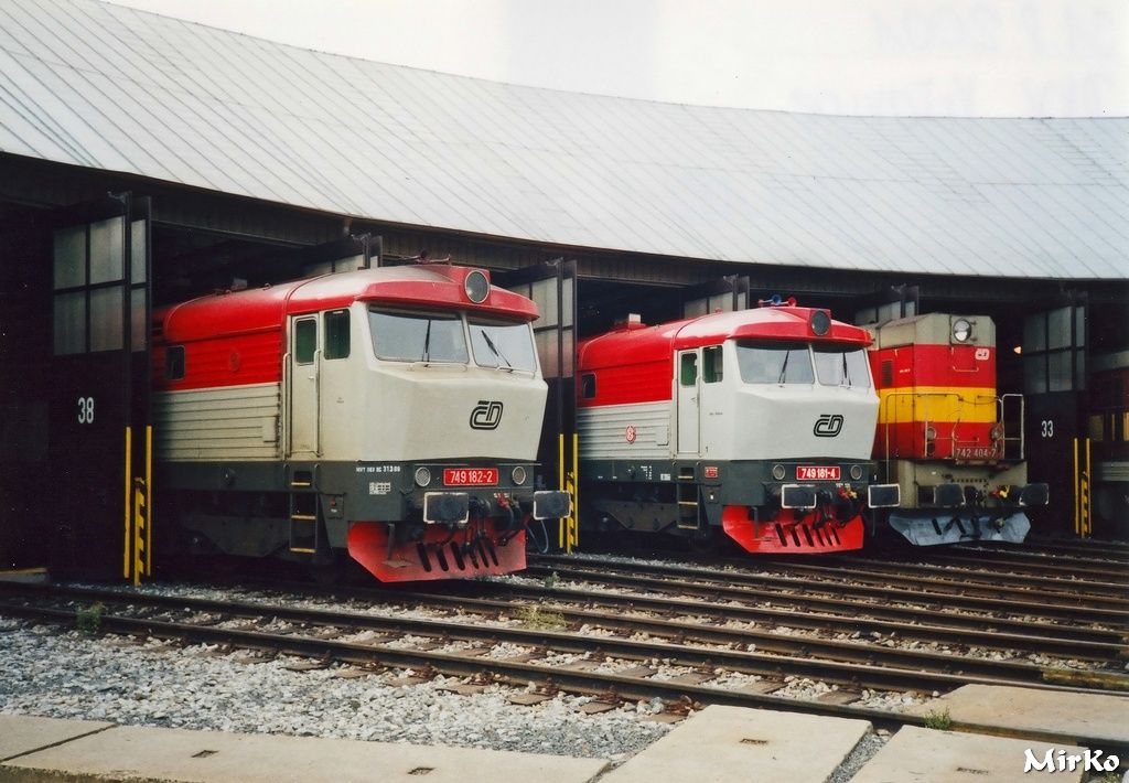 749.182-2, 749.181-4, 742.404-7, 31.8. 2001, depo Vrovice