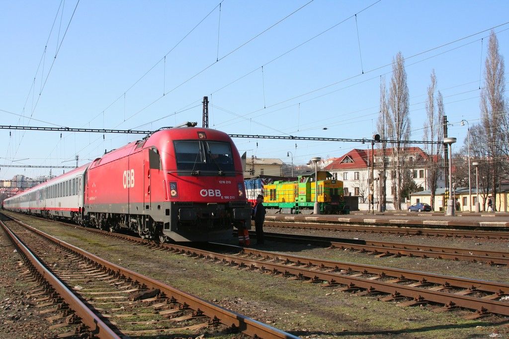 V pozad auer 730 825