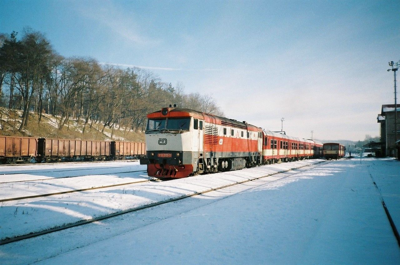 751.017 na ppei 943 v Sp 1890 z Prahy hl.n. do Rakovnka, odjd ze st. Lun u Rak. 5.1.2002