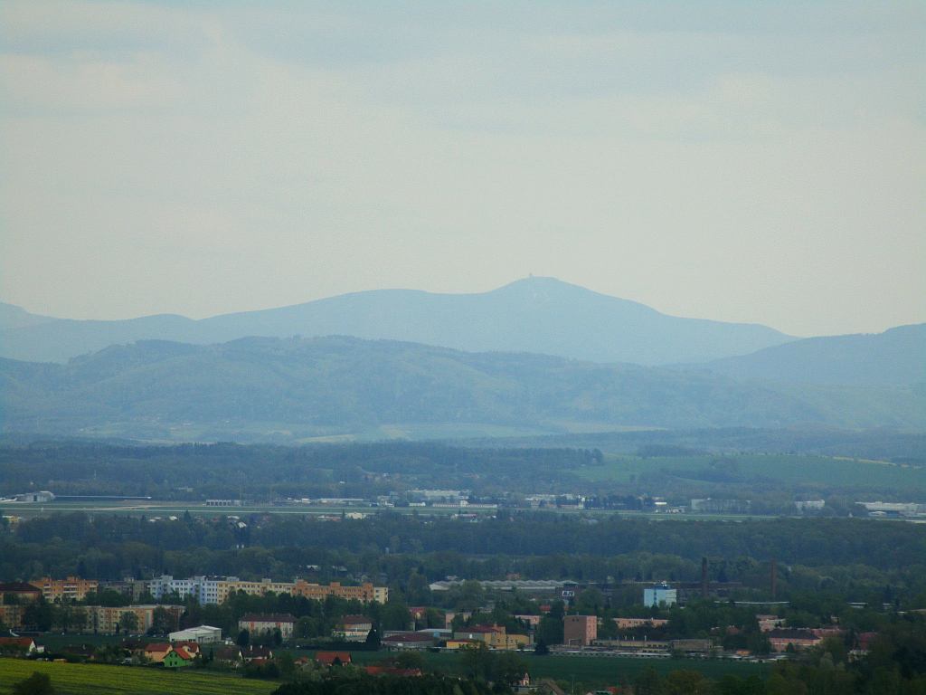 Lys hora (1323m), v poped st msta Studnka a letit Ostrava-Monov