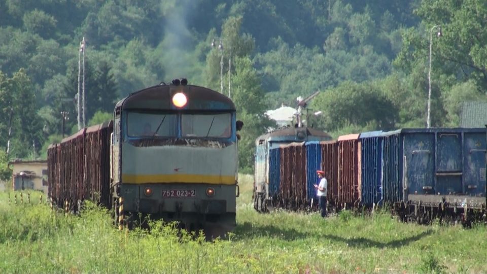 752 023 s Pn vlakom z Polska opusta Medzilaborce smerom na Humenne, 18.7.2010