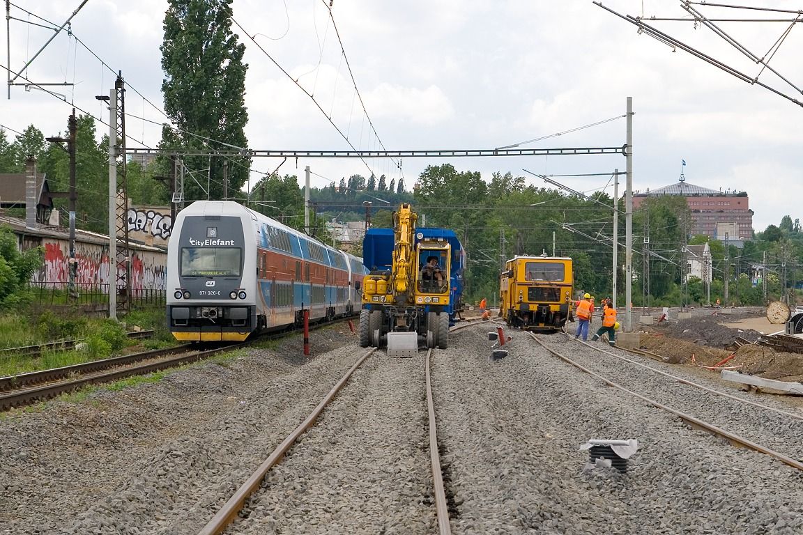 Kolejov rot po zatrkovn. Vpravo se prv podbj vhybka . 2.