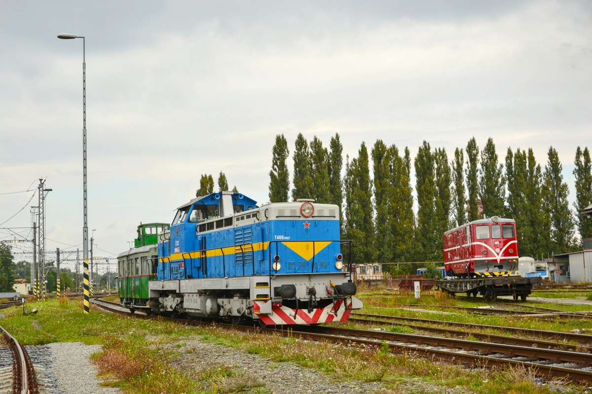 T 466.0007 a M 120.417 v depu Olomouc, po zbrojen, 25.9.2022, foto Martin Skopal