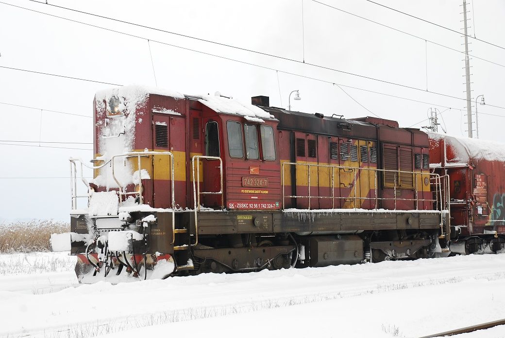 T 466 2324_-_26.01.2011-_-ZSSK Cargo Bratislava_st.Senica.