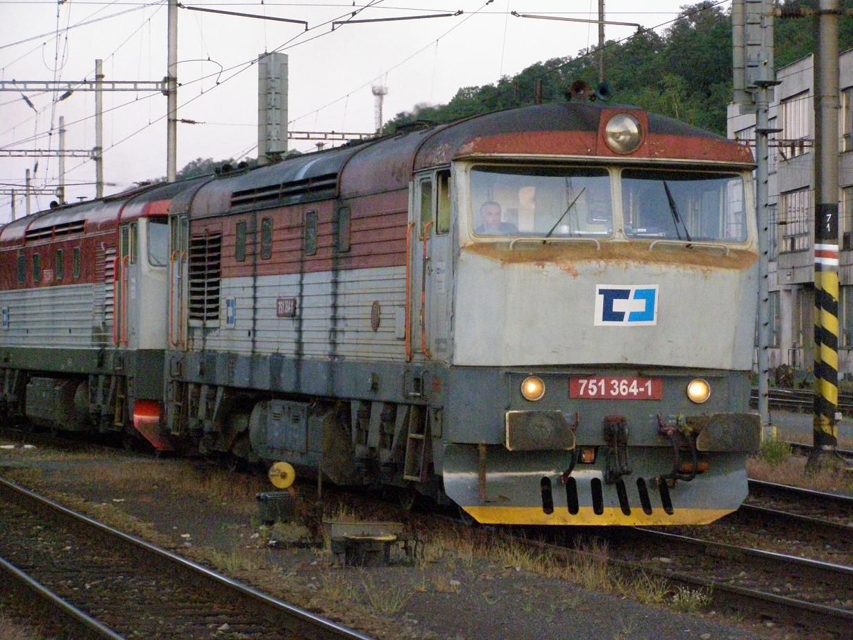 V ele fra Mra a 751 364-1 (nov pluhy na loko)