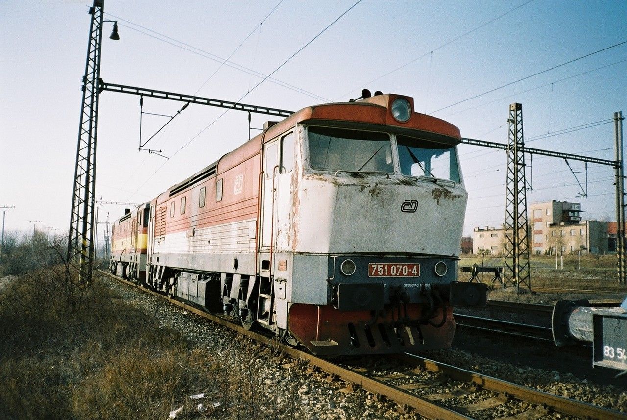 Dvoje 751.070+184 DKV Louny, PJ Chomutov, v st. Kada (Prunov), 21.11.2003