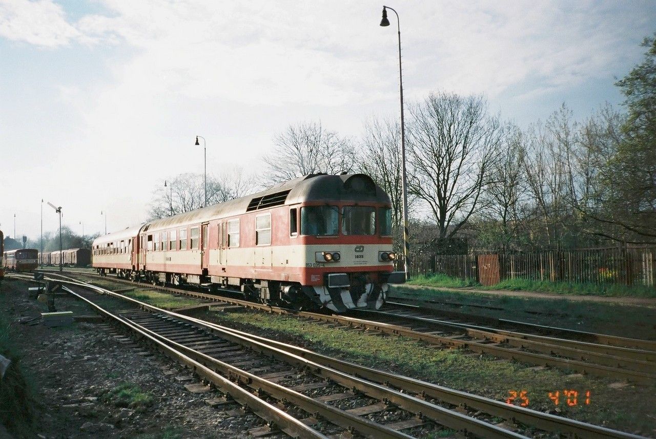 853.035 odjd v Os 9813 do Prahy Mas.n. z st. Rakovnk, 25.4.2001