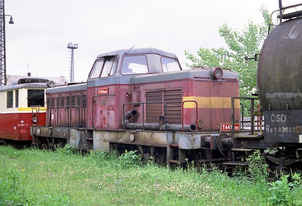 T444.0080 po nvratu z pily Pten do svho pvodnho depa v Olomouci 15.6.1999 (foto: R.Kolmaka)