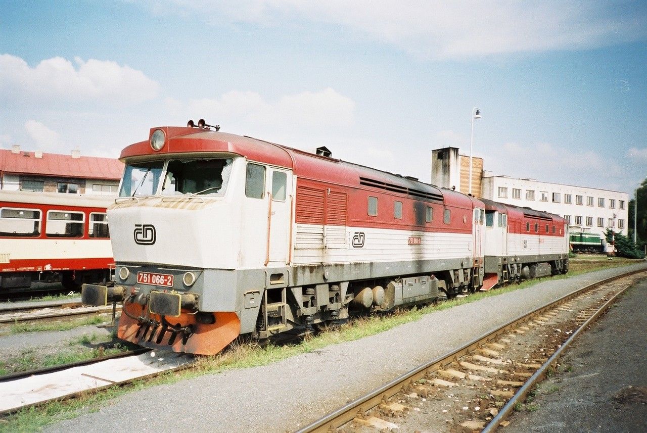 751.066 a 751.219 v depu Kladno, 10.8.2002