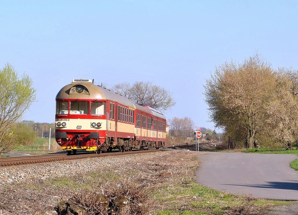 954 219-0 v seku Krnov-Cviln - valno/17.4.2010