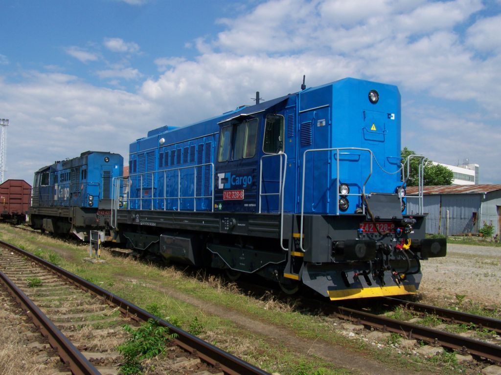 742 328-8+742 427 odstaven po slub ve Znojm 24.6.2010(foto Pavel Valenta)