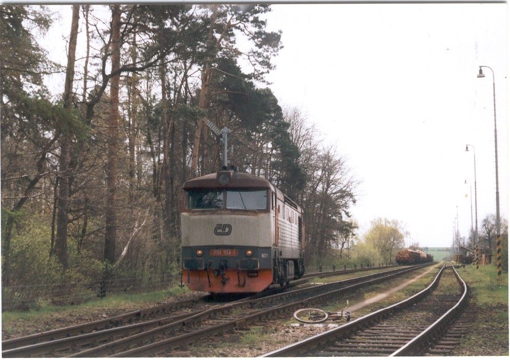 749 051 + postrk 751 104 (odven)   Rn 45087   28.4.2001   umn