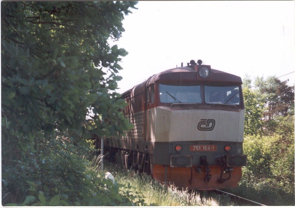 749 051 + postrk 751 104   Rn 45087   26.5.2001   umn