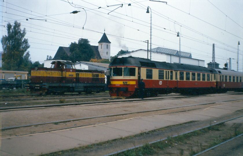 735.177 + 853.021 + 054 - nedln podzimn podveer 1999 ve Strakonicch