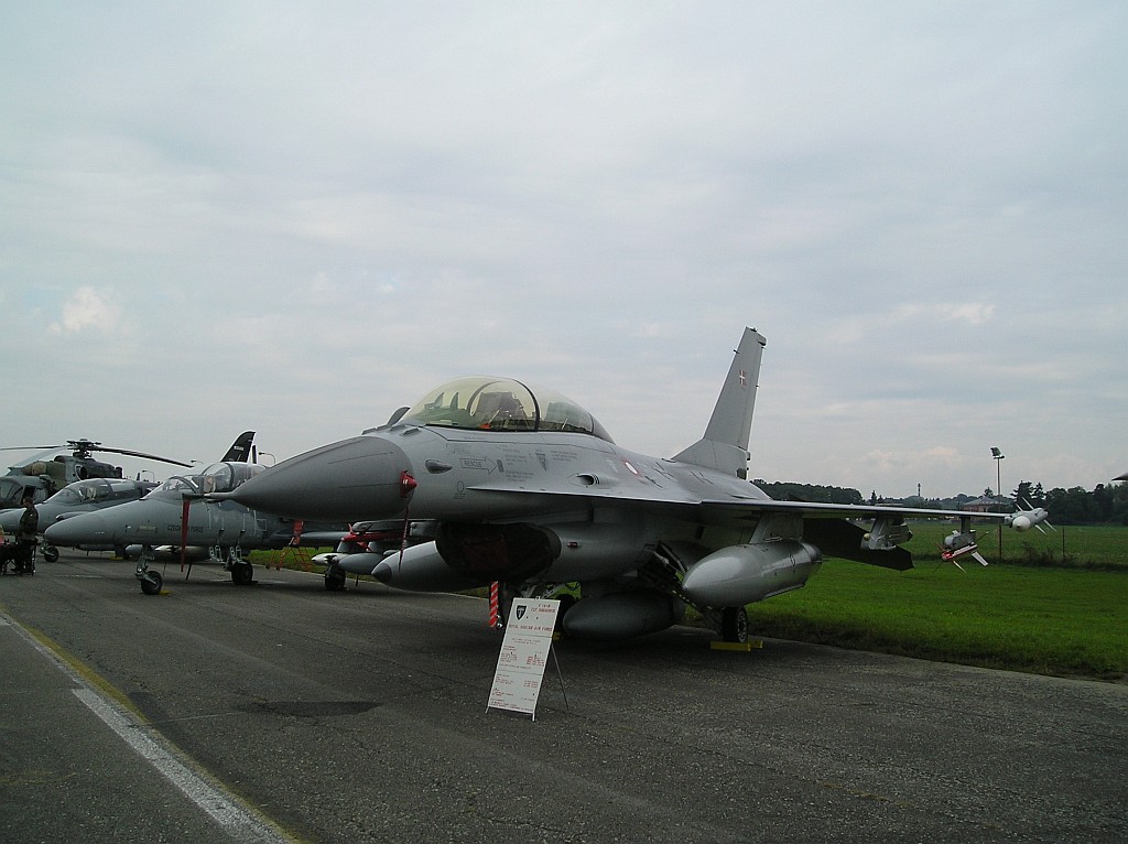 F-16B