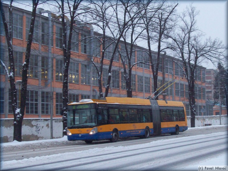 Trolejbus 25Tr ev. . 407 v seku Poliklinika - Zahranick