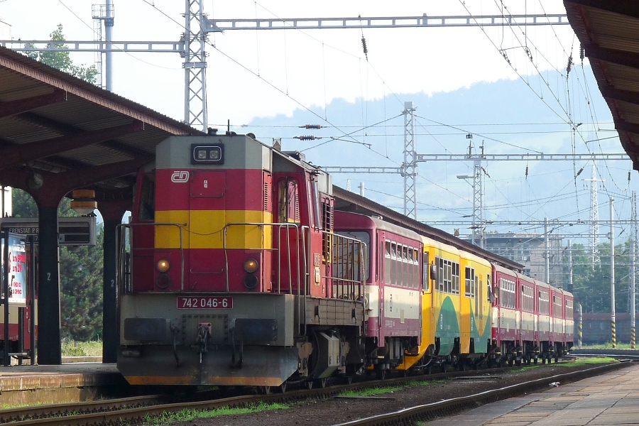 742 046-6, 814 118-6, Valask Mezi, 20.7.2010, foto: Dobi Ji