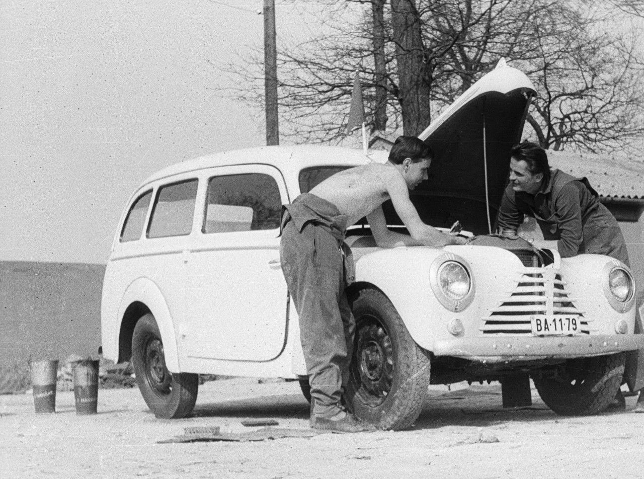 H_BA-11-79 Zchranka/Sanitka (Mentautknt hasznlt Skoda 1102)