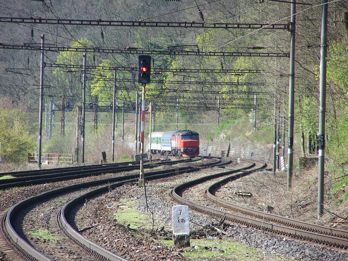 749 252 a 749 107 - R 1245 - Praha Velk Chuchle - 10.4.2011.