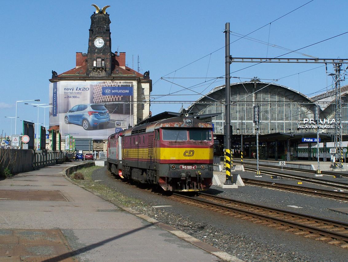 749 100 a 749 256 - R 1252 - Praha Hl.N. - 10.4.2011.