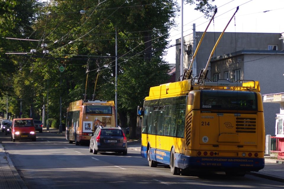 Zpodn 14 minut u prvnho trolejbusu, u druhho 0