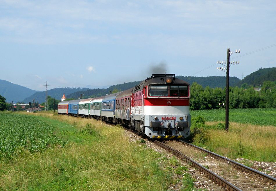 750.032 Slovensk Lupa (R 811 HOREHRONEC Bratislava hl.st-Koice) 22.6.11