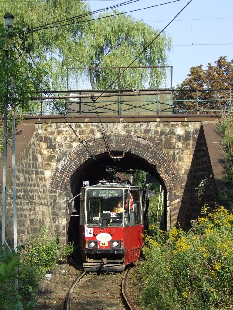 Konstal 105Na ev. . 340 a podjezd nedaleko smyky Szopienice