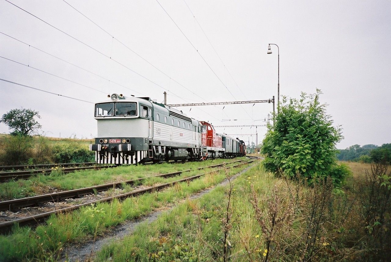 T 478.3101+T 466.0286 v ele konvoje v st. Hoetice, 12.9.2004