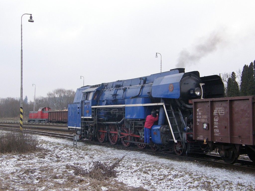 477.013 Kapuany - oprava turbodynama 20.2.2011 foto-M.ich