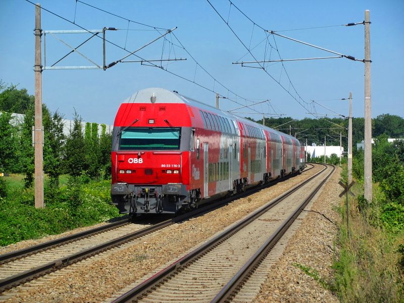 Os 2225 (Znojmo - Wien Meidling) se bl k zast. Leobendorf-Burg Kreuzenstein, 18. 8. 2013