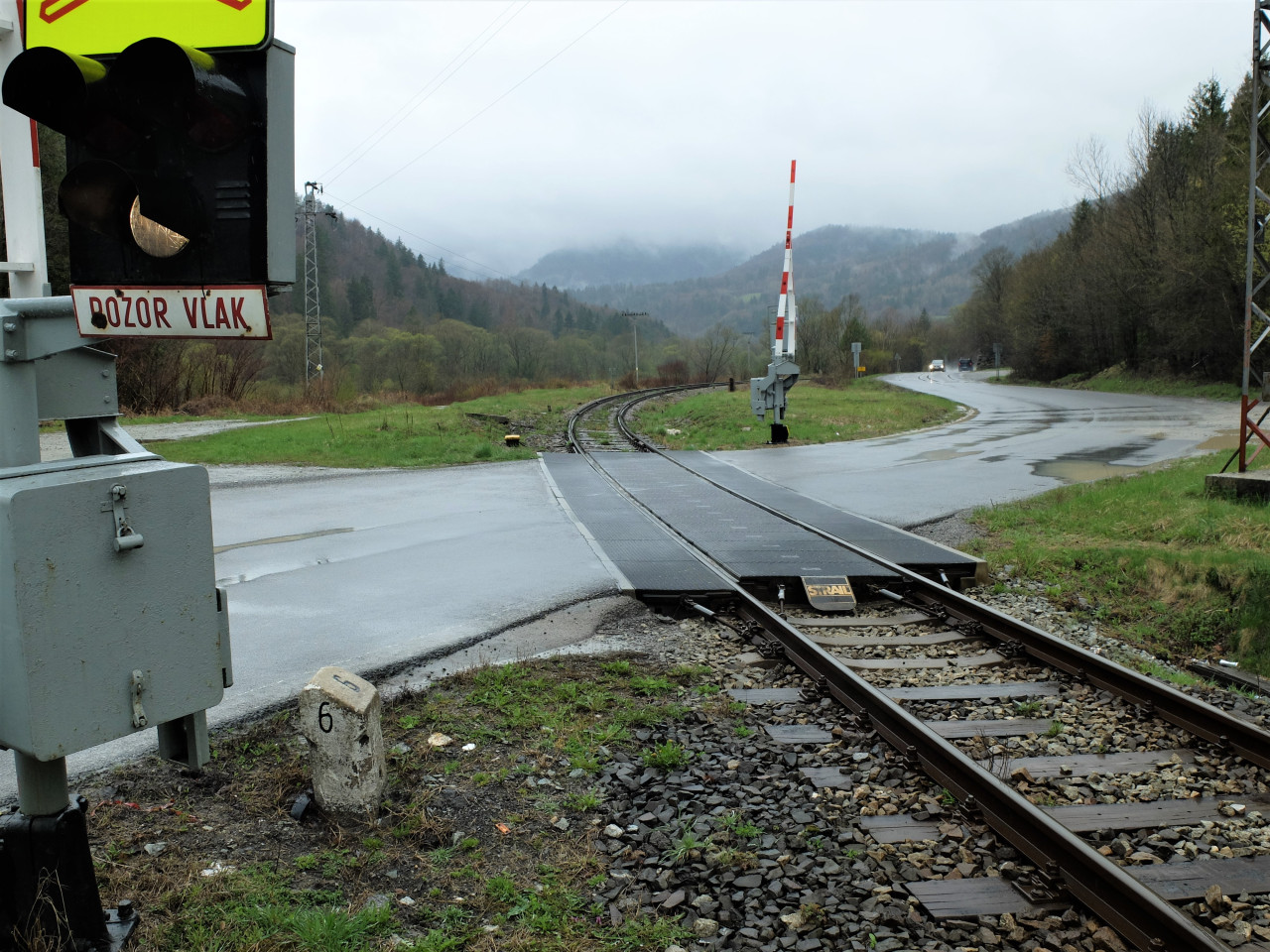 konec vleky od Kraovan byl ped pejezdem mezi trat a silnic