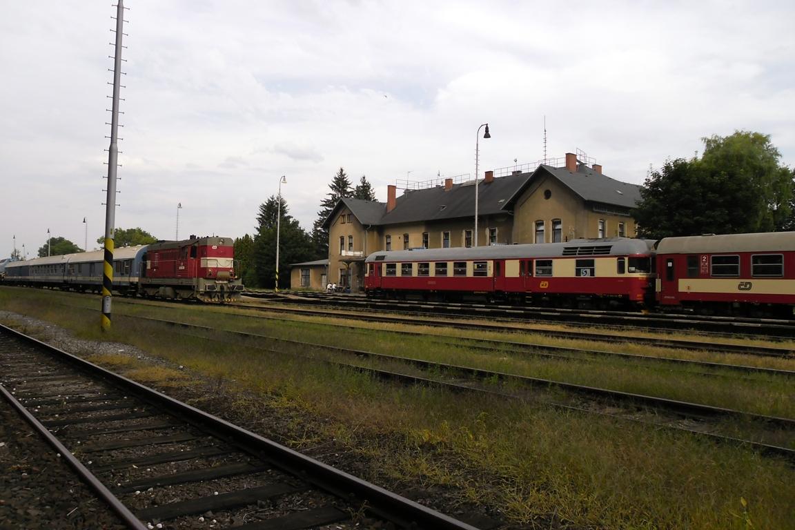 742 196-9 a 854 027-0 (R 1144)_Bakov nad Jizerou hl. n. (18.8.2013)