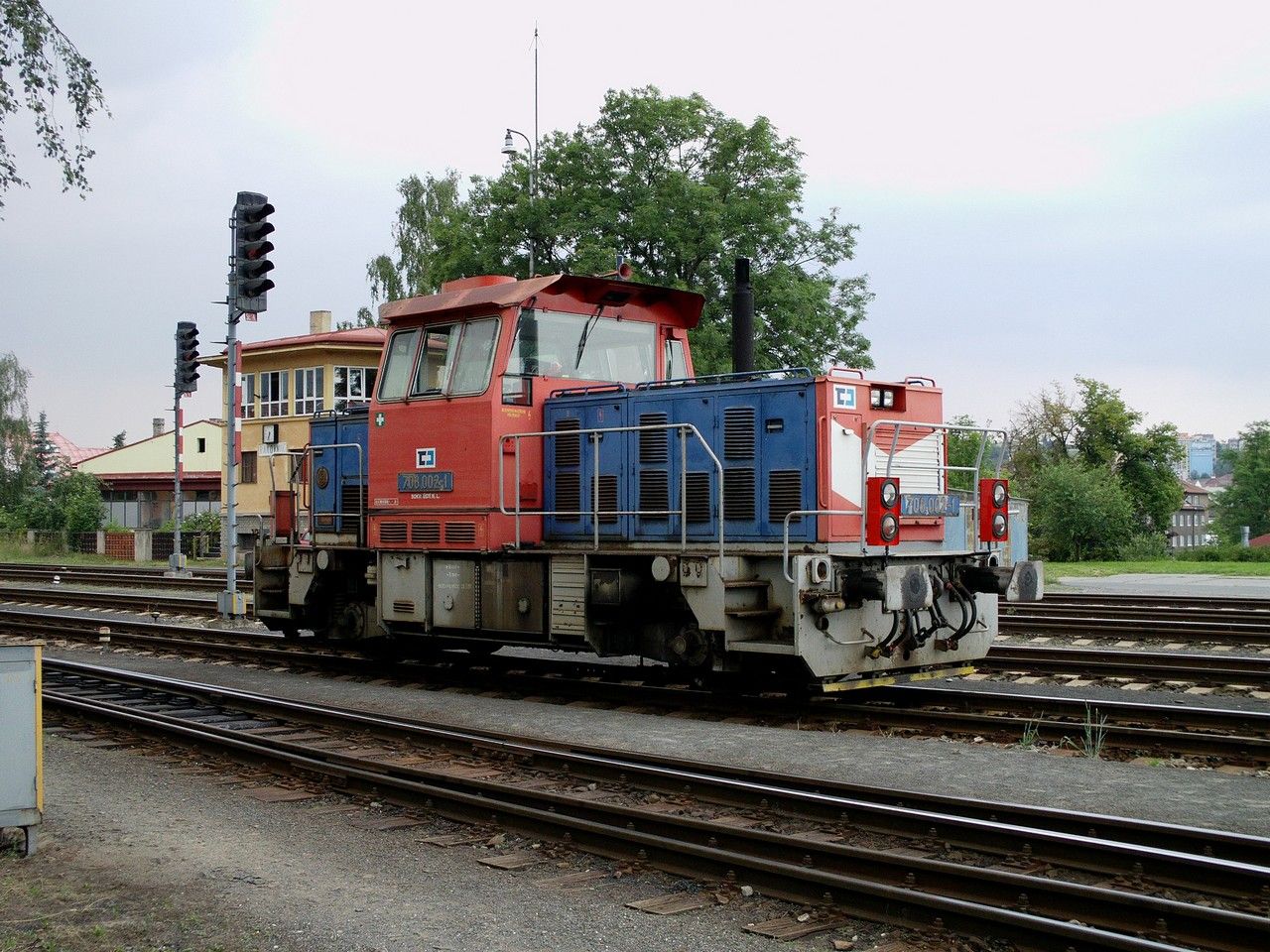 708.002 v rakovnick st., ped jzdou do Kralovic, 25.6.2010