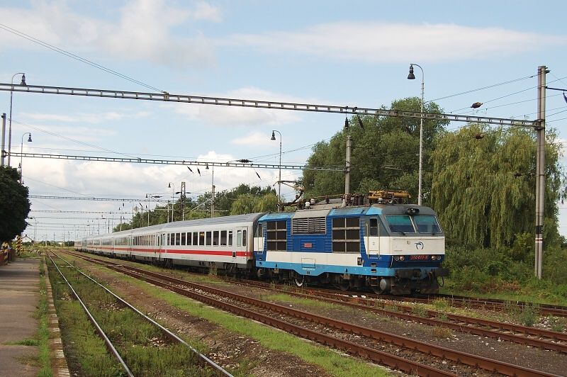  350.013 zachycena pi prjezdu Holem nad Moravou v ele vlaku EC 30174, AUTOR: THEOKOJAK