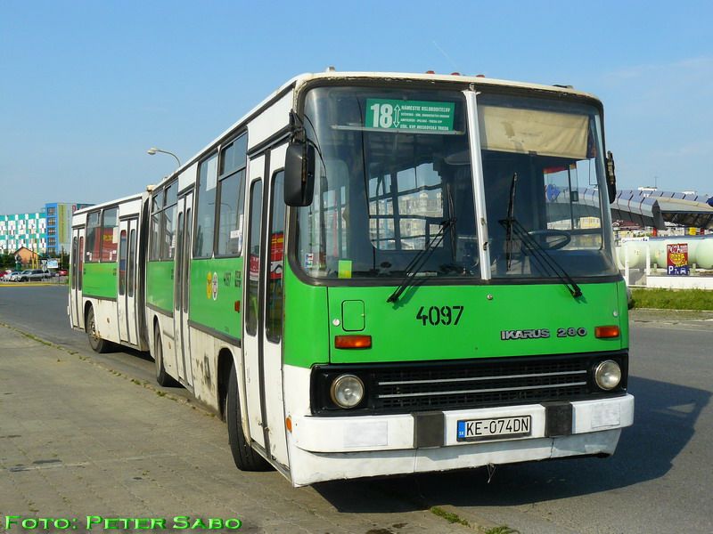 Ikarus 280.87 "ppek" ev.. 4097 zachyten po skonen linky 18 pred garaiami.