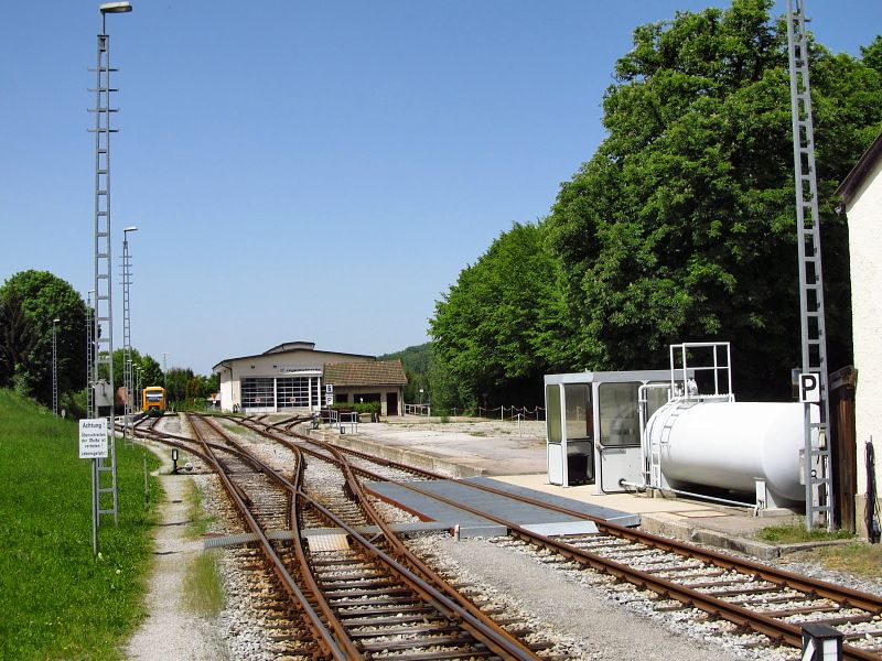 Zato v Lamu, koncovm ndra druh z loklek Oberpfalzbahn, u ndran budovu nedvno zbourali...